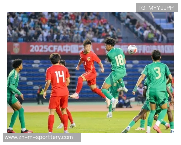 U16国足中场新星加盟欧冠球队首次穿队服合照引发热议